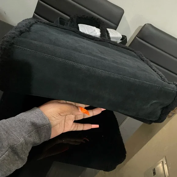 Medium Black Ugg X Telfar Bag - Picture 4 of 6